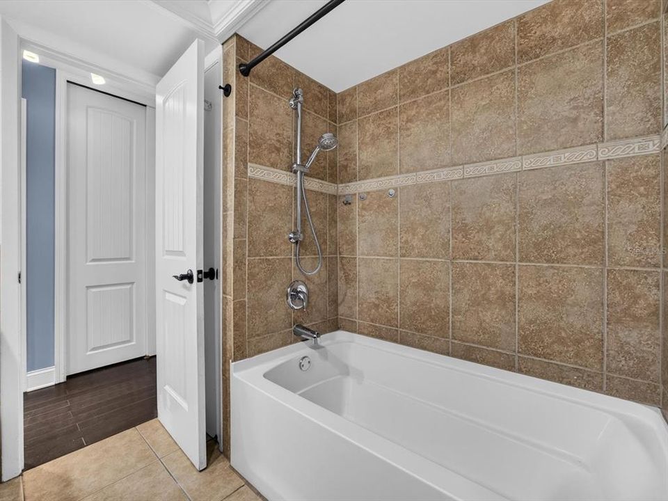 For Rent: $3,950 (4 beds, 2 baths, 1660 Square Feet)