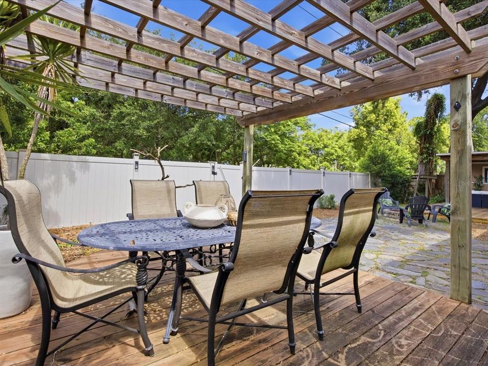 For Rent: $3,950 (4 beds, 2 baths, 1660 Square Feet)