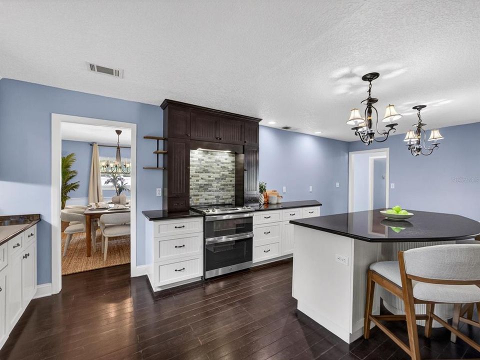 For Rent: $3,950 (4 beds, 2 baths, 1660 Square Feet)