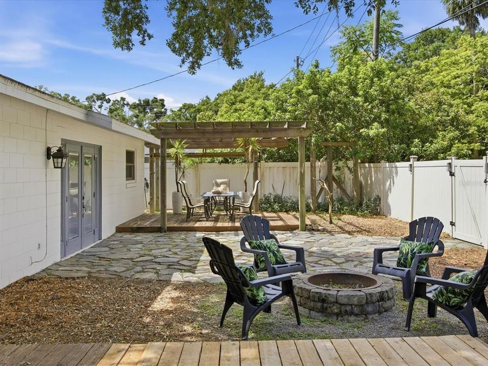 For Rent: $3,950 (4 beds, 2 baths, 1660 Square Feet)