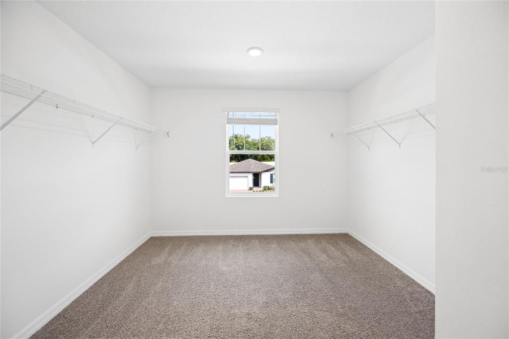 В аренду: $2,350 (4 спален, 2 ванн, 2343 Квадратных фут)