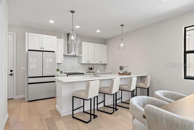 Activo con contrato: $850,000 (4 camas, 3 baños, 2340 Pies cuadrados)