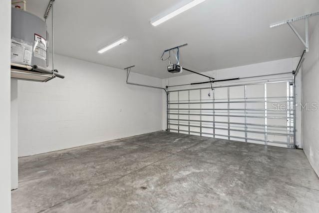 Activo con contrato: $850,000 (4 camas, 3 baños, 2340 Pies cuadrados)