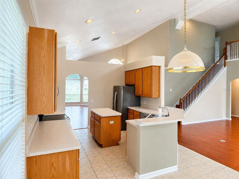 For Sale: $799,000 (5 beds, 2 baths, 3114 Square Feet)