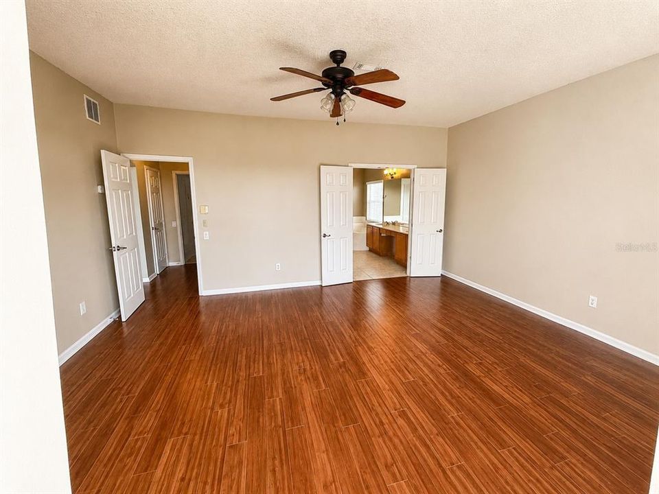 For Sale: $799,000 (5 beds, 2 baths, 3114 Square Feet)
