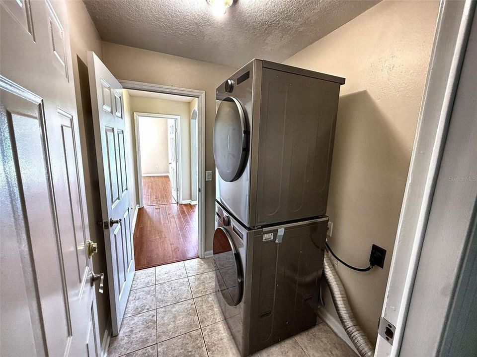 For Sale: $799,000 (5 beds, 2 baths, 3114 Square Feet)