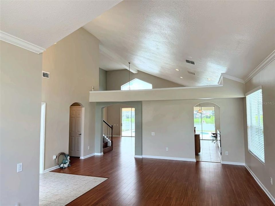 For Sale: $799,000 (5 beds, 2 baths, 3114 Square Feet)