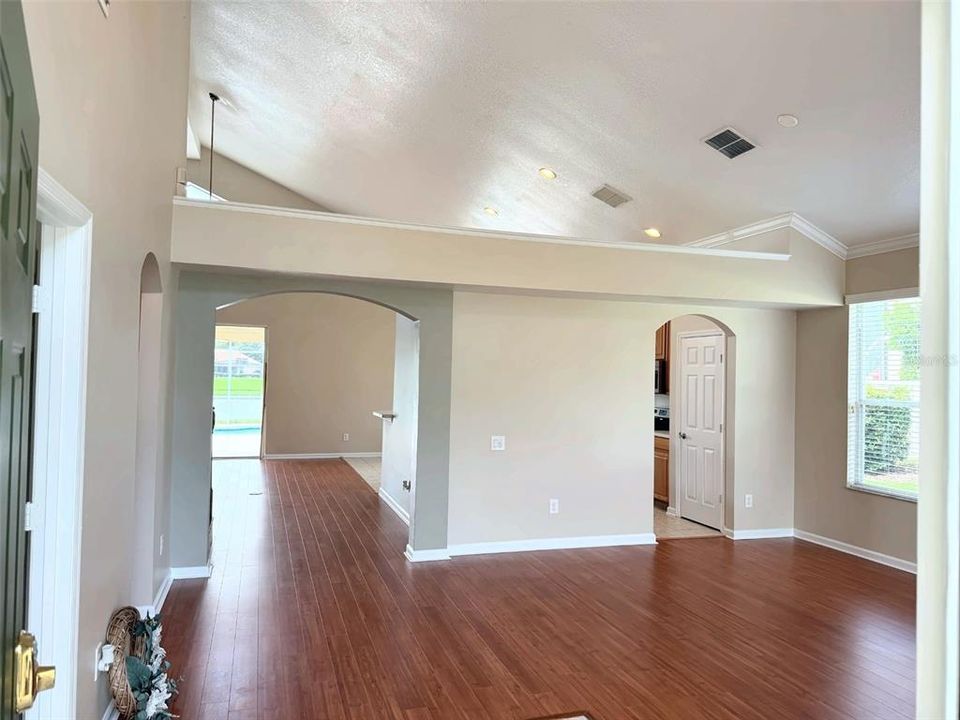 For Sale: $799,000 (5 beds, 2 baths, 3114 Square Feet)