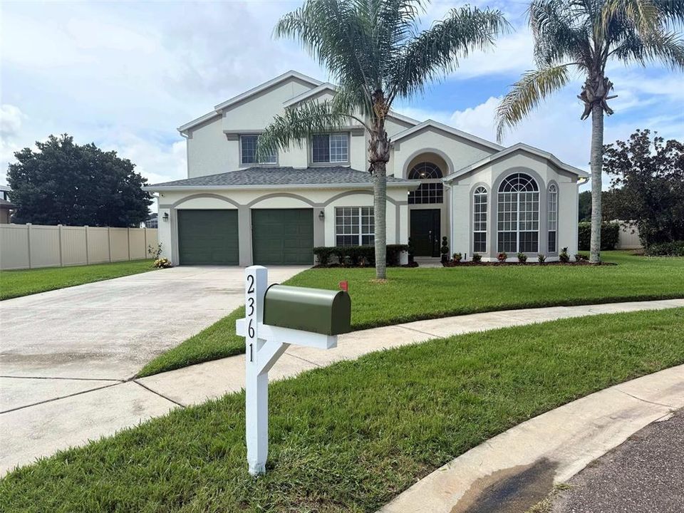 For Sale: $799,000 (5 beds, 2 baths, 3114 Square Feet)