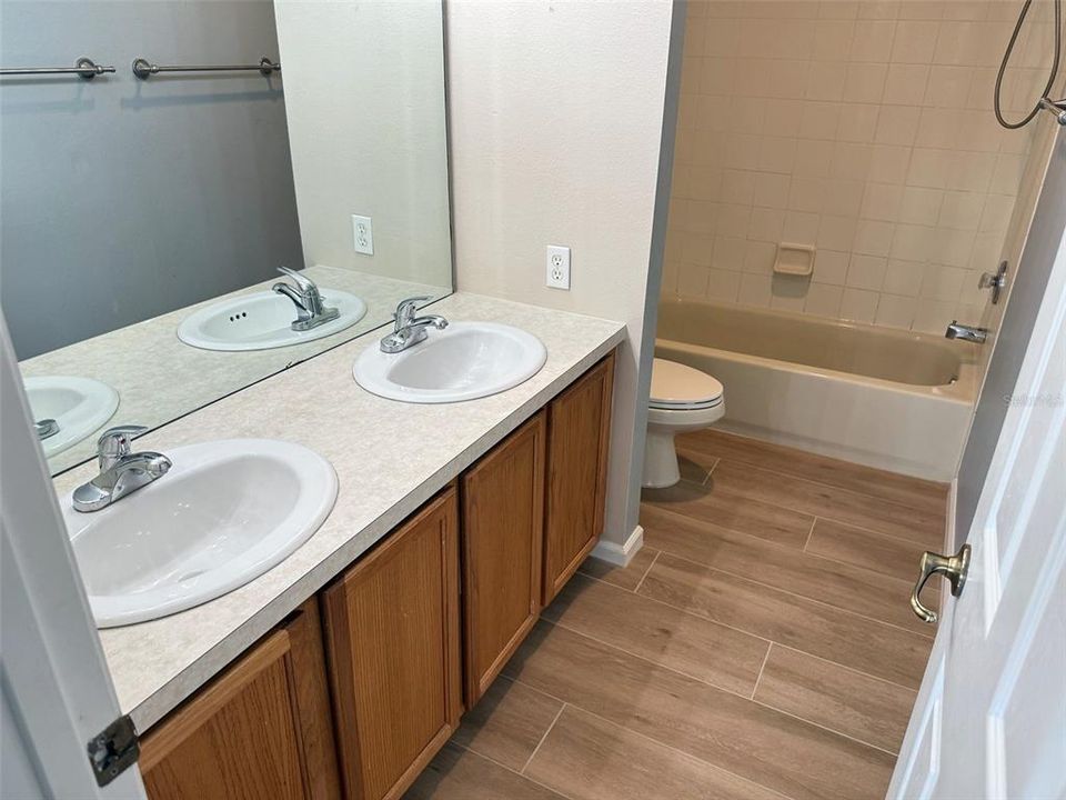 For Sale: $799,000 (5 beds, 2 baths, 3114 Square Feet)
