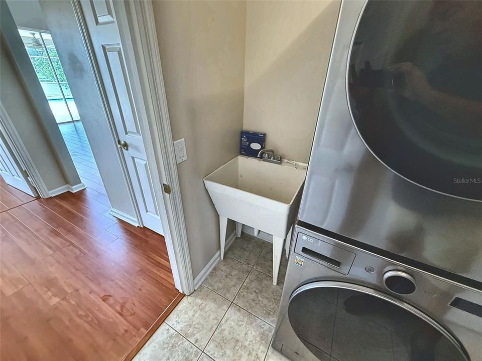 For Sale: $799,000 (5 beds, 2 baths, 3114 Square Feet)