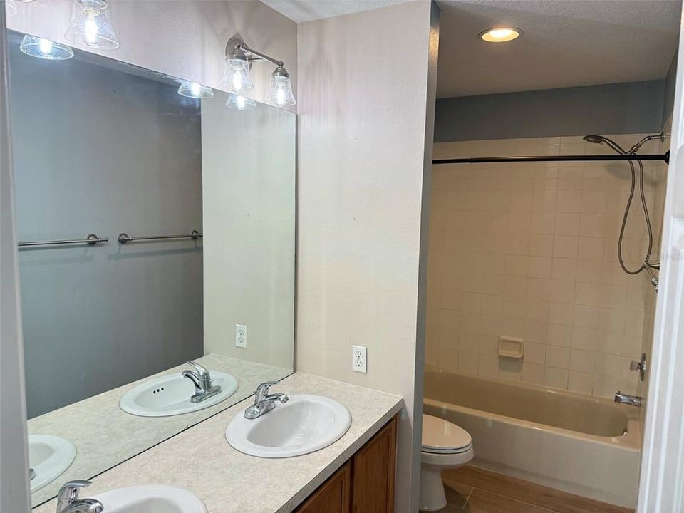 For Sale: $799,000 (5 beds, 2 baths, 3114 Square Feet)