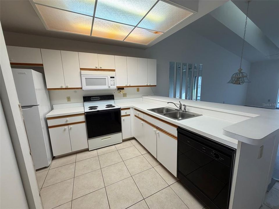 В аренду: $1,599 (2 спален, 2 ванн, 1092 Квадратных фут)