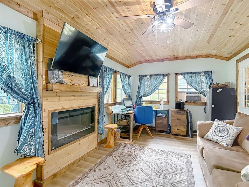 En Venta: $349,000 (4 camas, 2 baños, 1524 Pies cuadrados)
