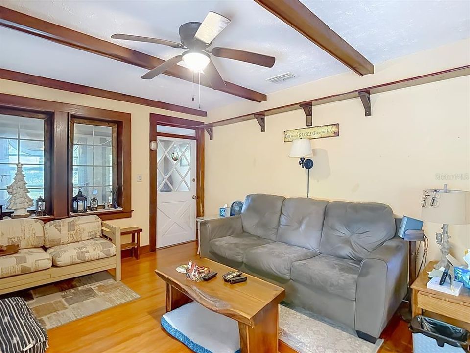 En Venta: $349,000 (4 camas, 2 baños, 1524 Pies cuadrados)