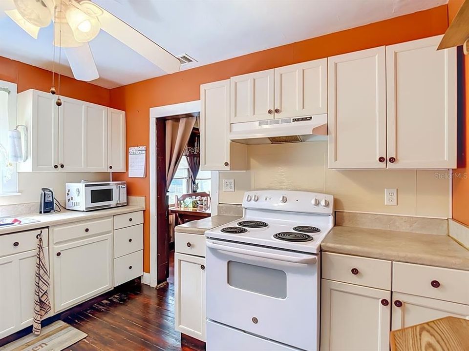 En Venta: $349,000 (4 camas, 2 baños, 1524 Pies cuadrados)