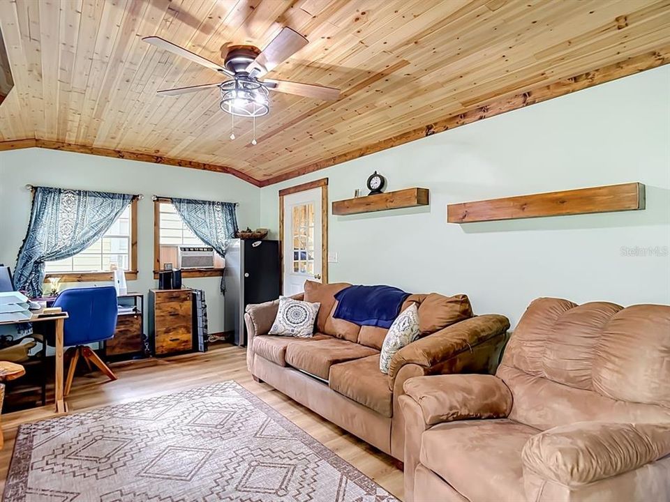 En Venta: $349,000 (4 camas, 2 baños, 1524 Pies cuadrados)