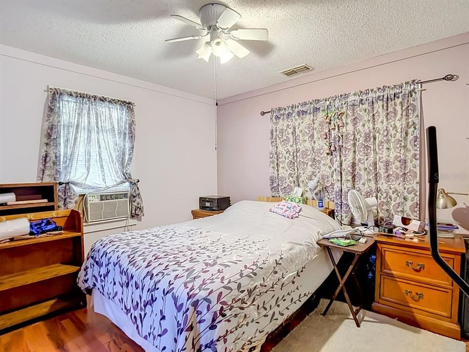En Venta: $349,000 (4 camas, 2 baños, 1524 Pies cuadrados)
