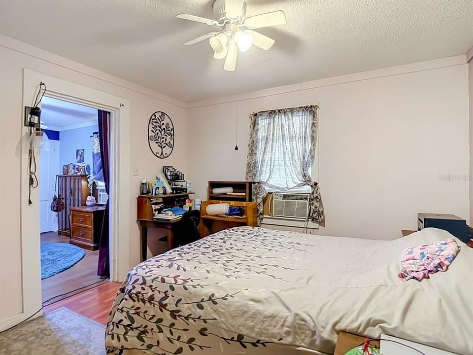 En Venta: $349,000 (4 camas, 2 baños, 1524 Pies cuadrados)