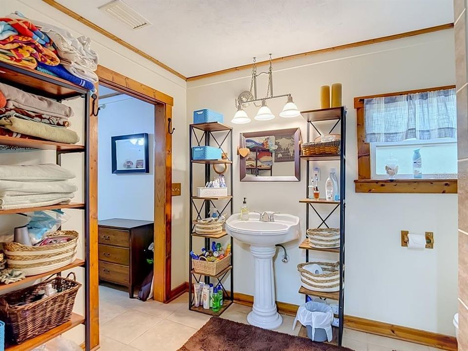 En Venta: $349,000 (4 camas, 2 baños, 1524 Pies cuadrados)