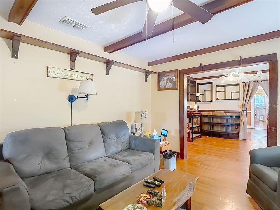 En Venta: $349,000 (4 camas, 2 baños, 1524 Pies cuadrados)