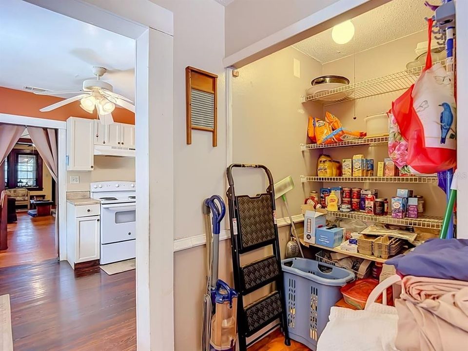 En Venta: $349,000 (4 camas, 2 baños, 1524 Pies cuadrados)