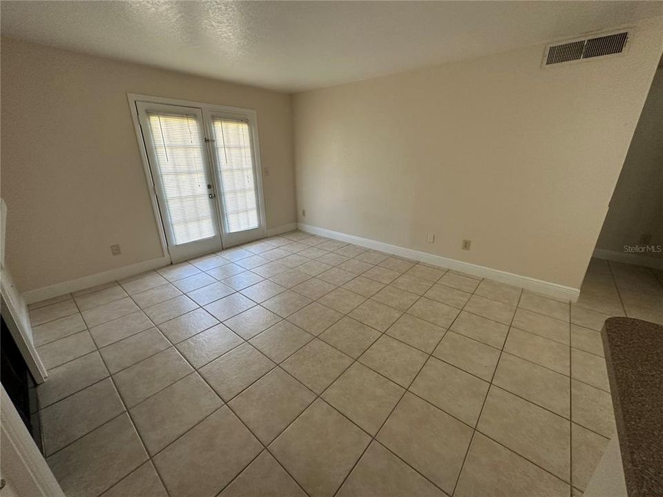 For Sale: $163,000 (1 beds, 1 baths, 650 Square Feet)