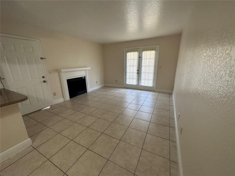 For Sale: $163,000 (1 beds, 1 baths, 650 Square Feet)