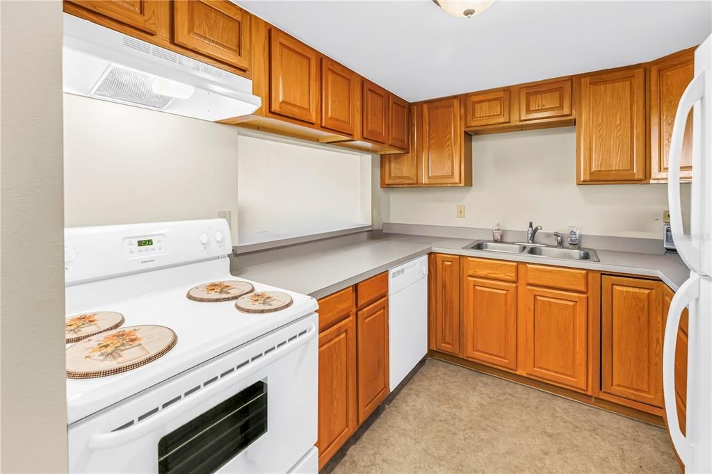For Sale: $125,000 (2 beds, 1 baths, 820 Square Feet)