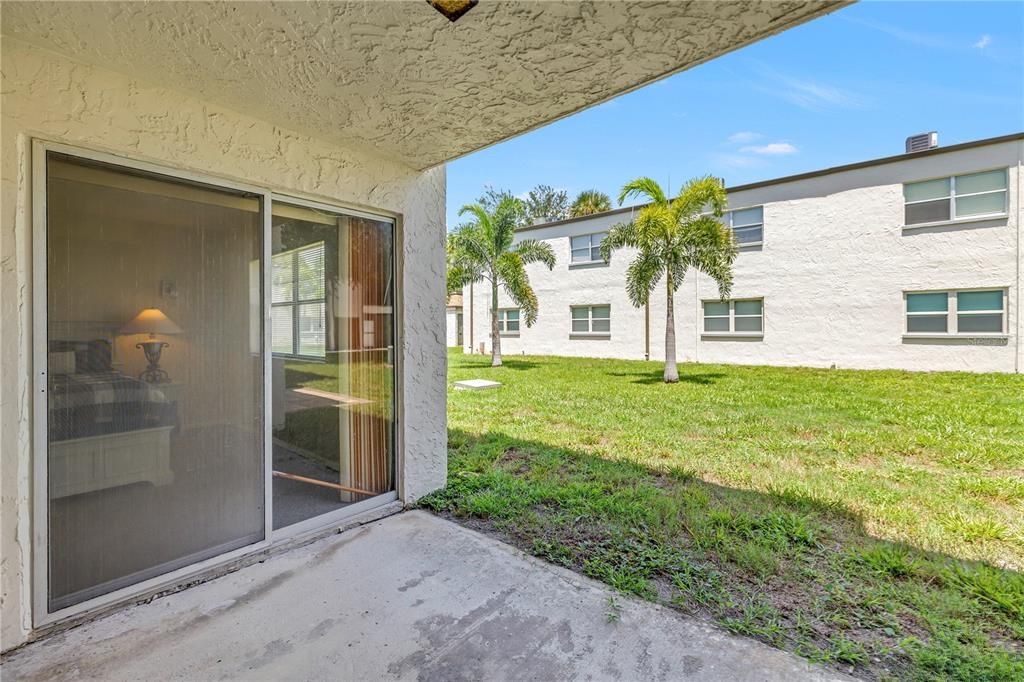 For Sale: $125,000 (2 beds, 1 baths, 820 Square Feet)
