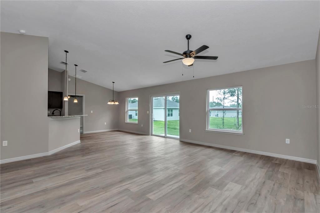 For Sale: $299,900 (4 beds, 2 baths, 1747 Square Feet)