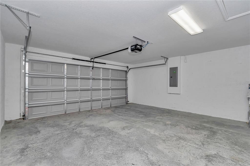 For Sale: $299,900 (4 beds, 2 baths, 1747 Square Feet)