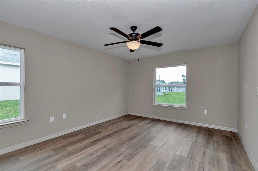 For Sale: $299,900 (4 beds, 2 baths, 1747 Square Feet)