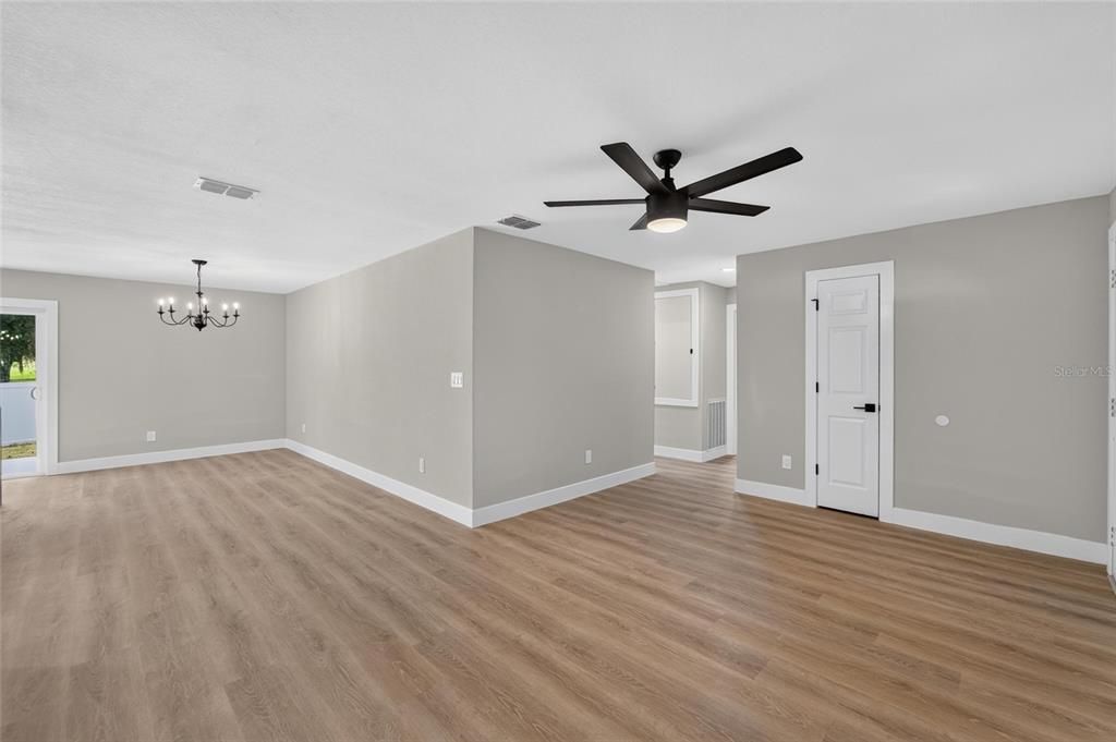 Activo con contrato: $380,000 (3 camas, 2 baños, 1235 Pies cuadrados)