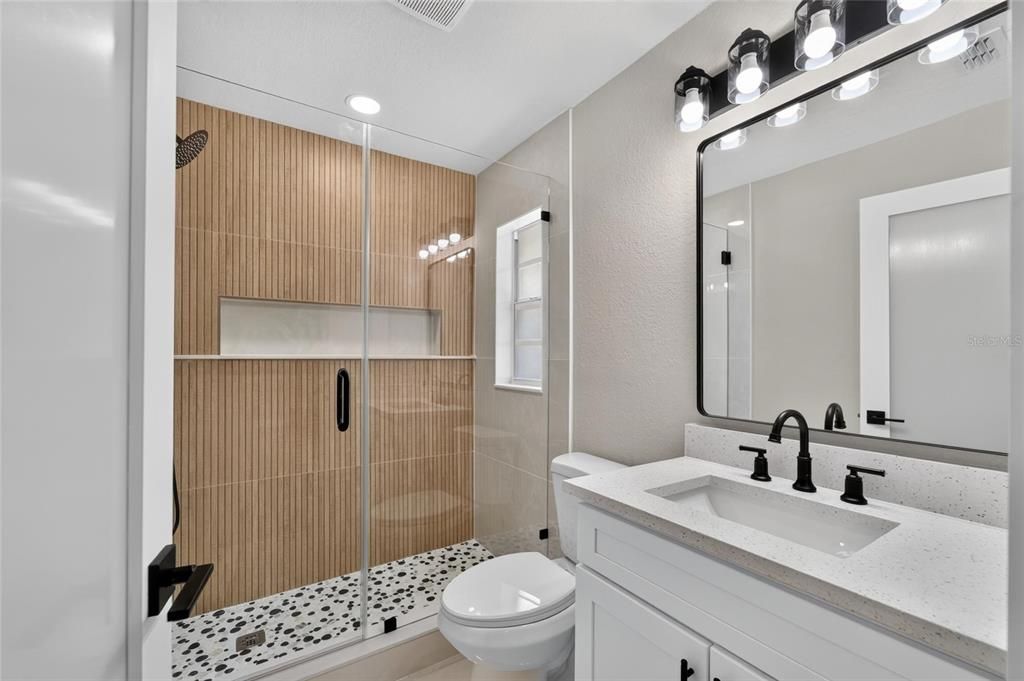 Activo con contrato: $380,000 (3 camas, 2 baños, 1235 Pies cuadrados)