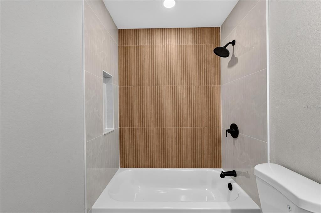 Activo con contrato: $380,000 (3 camas, 2 baños, 1235 Pies cuadrados)