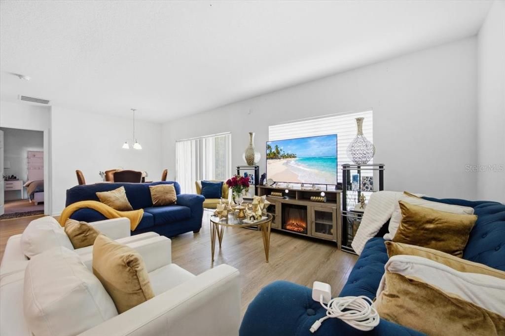 For Rent: $2,350 (4 beds, 2 baths, 1820 Square Feet)