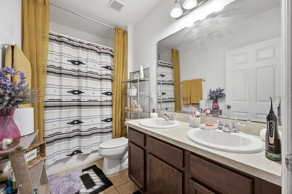 For Rent: $2,350 (4 beds, 2 baths, 1820 Square Feet)
