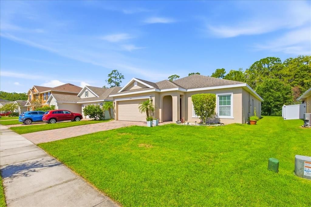 For Rent: $2,350 (4 beds, 2 baths, 1820 Square Feet)