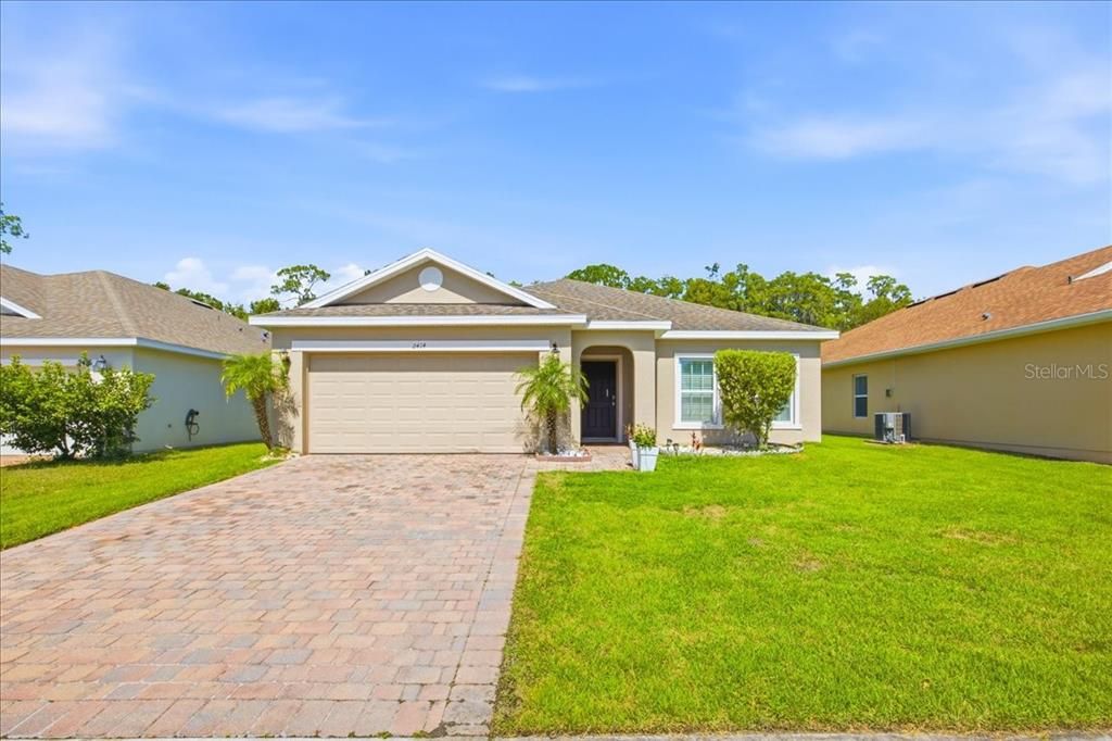 For Rent: $2,350 (4 beds, 2 baths, 1820 Square Feet)