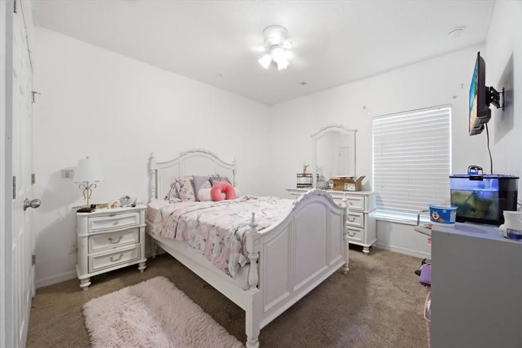 For Rent: $2,350 (4 beds, 2 baths, 1820 Square Feet)