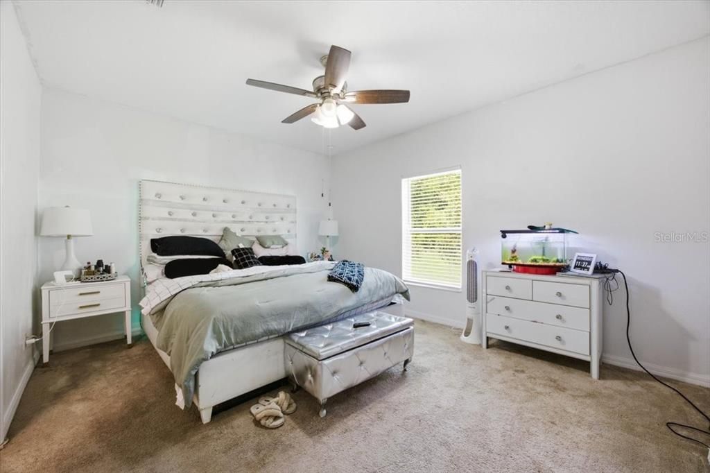 For Rent: $2,350 (4 beds, 2 baths, 1820 Square Feet)