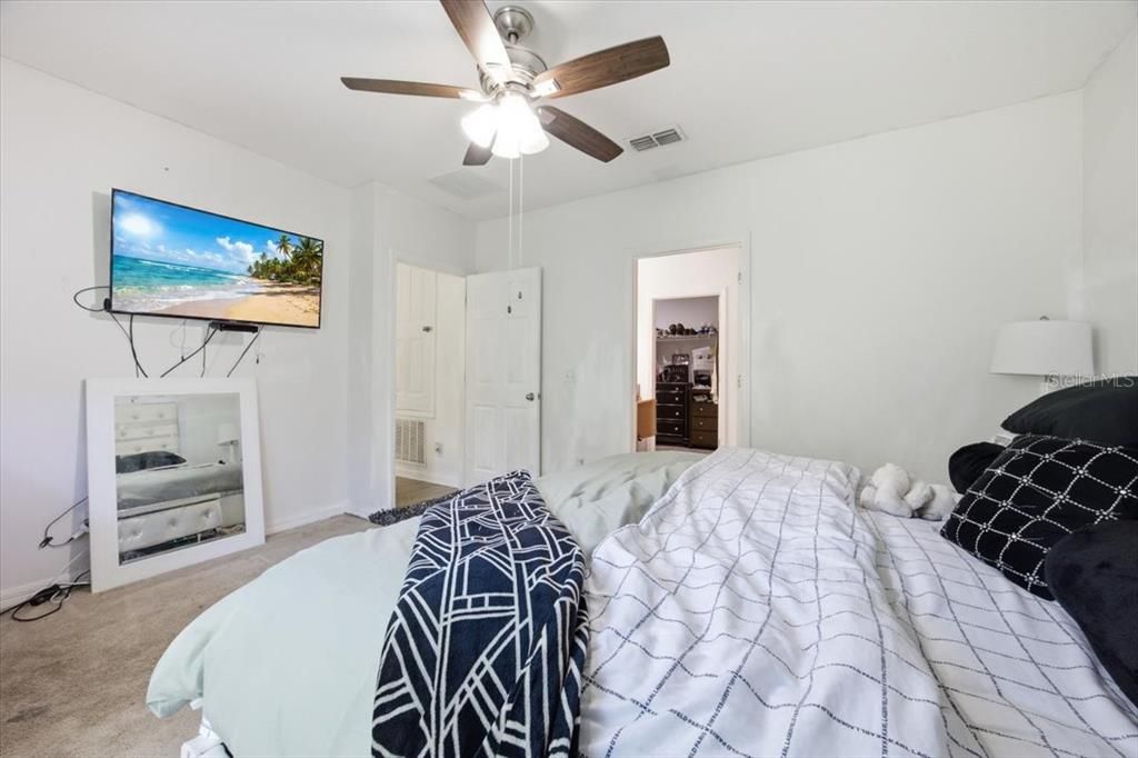 For Rent: $2,350 (4 beds, 2 baths, 1820 Square Feet)