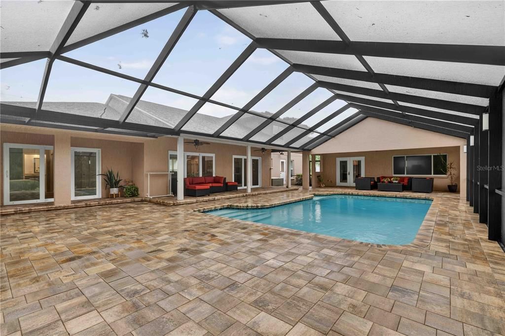 For Sale: $999,000 (5 beds, 4 baths, 3290 Square Feet)