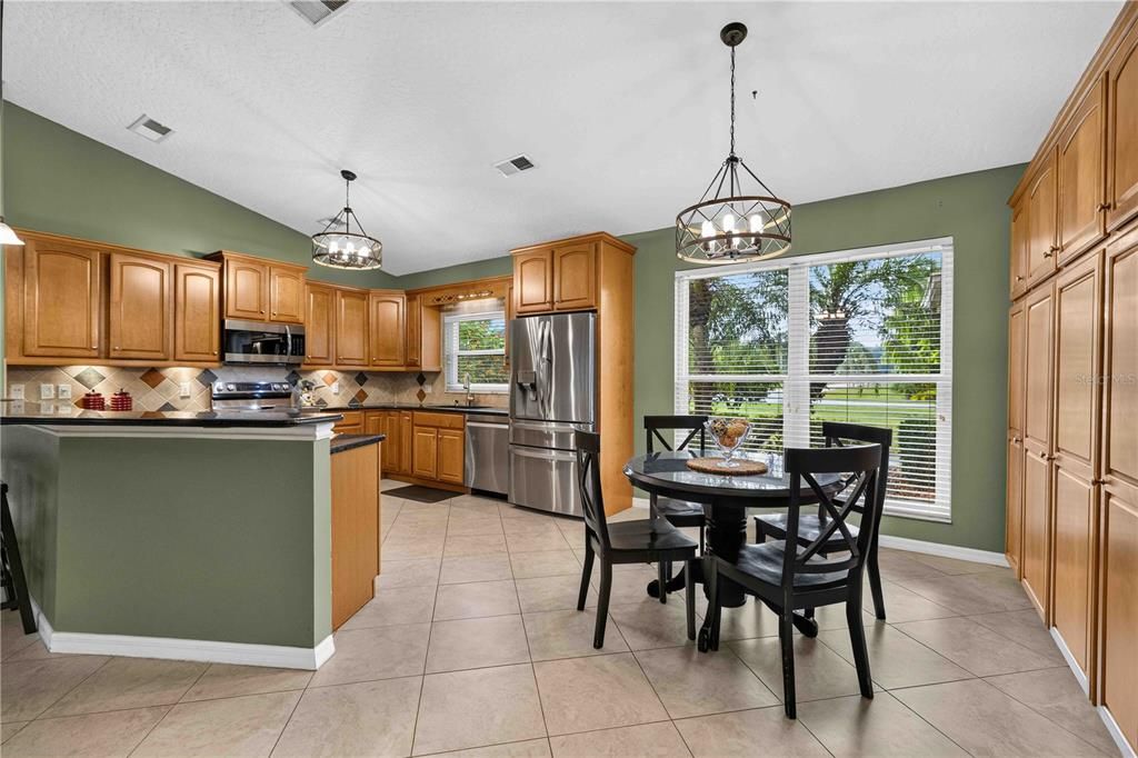 For Sale: $999,000 (5 beds, 4 baths, 3290 Square Feet)