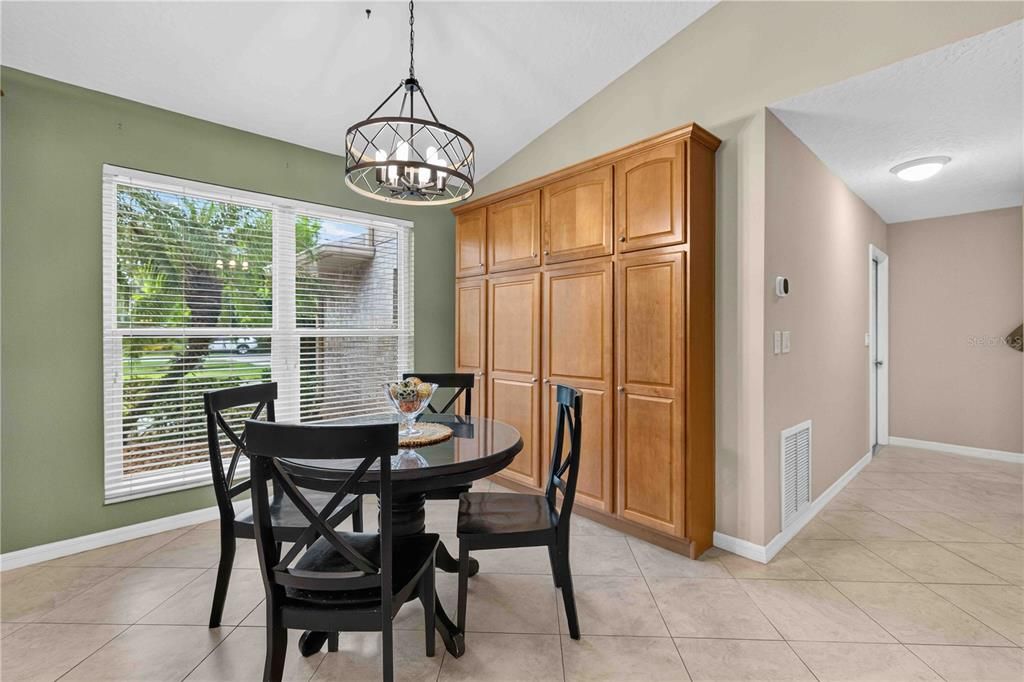 For Sale: $999,000 (5 beds, 4 baths, 3290 Square Feet)