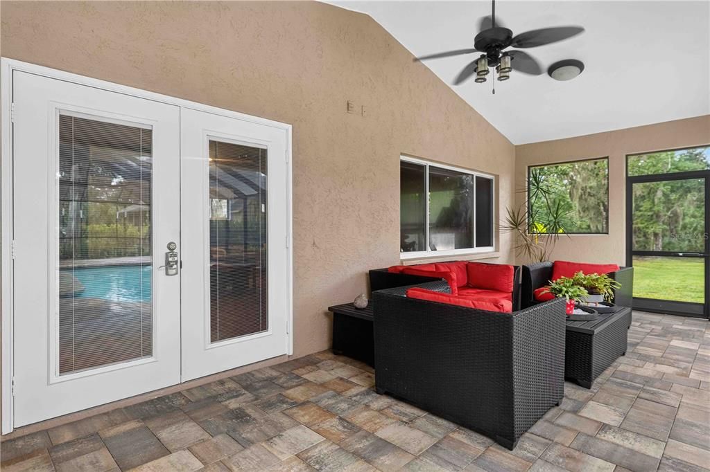 For Sale: $999,000 (5 beds, 4 baths, 3290 Square Feet)