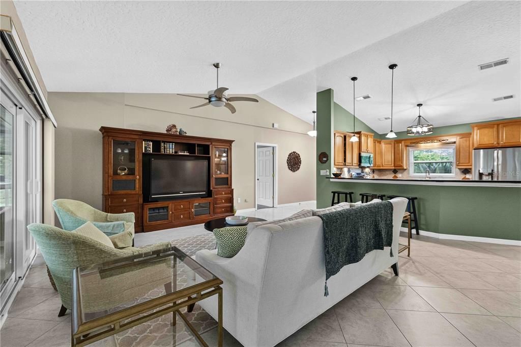 For Sale: $999,000 (5 beds, 4 baths, 3290 Square Feet)