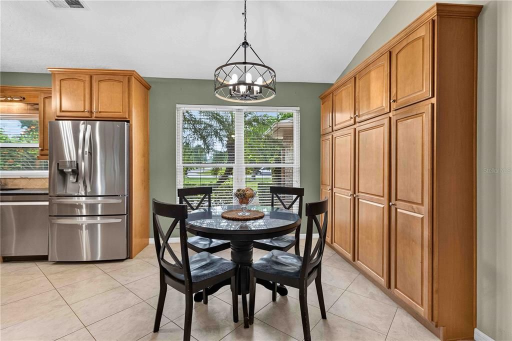 For Sale: $999,000 (5 beds, 4 baths, 3290 Square Feet)