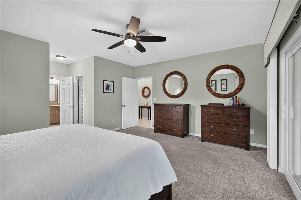 For Sale: $999,000 (5 beds, 4 baths, 3290 Square Feet)
